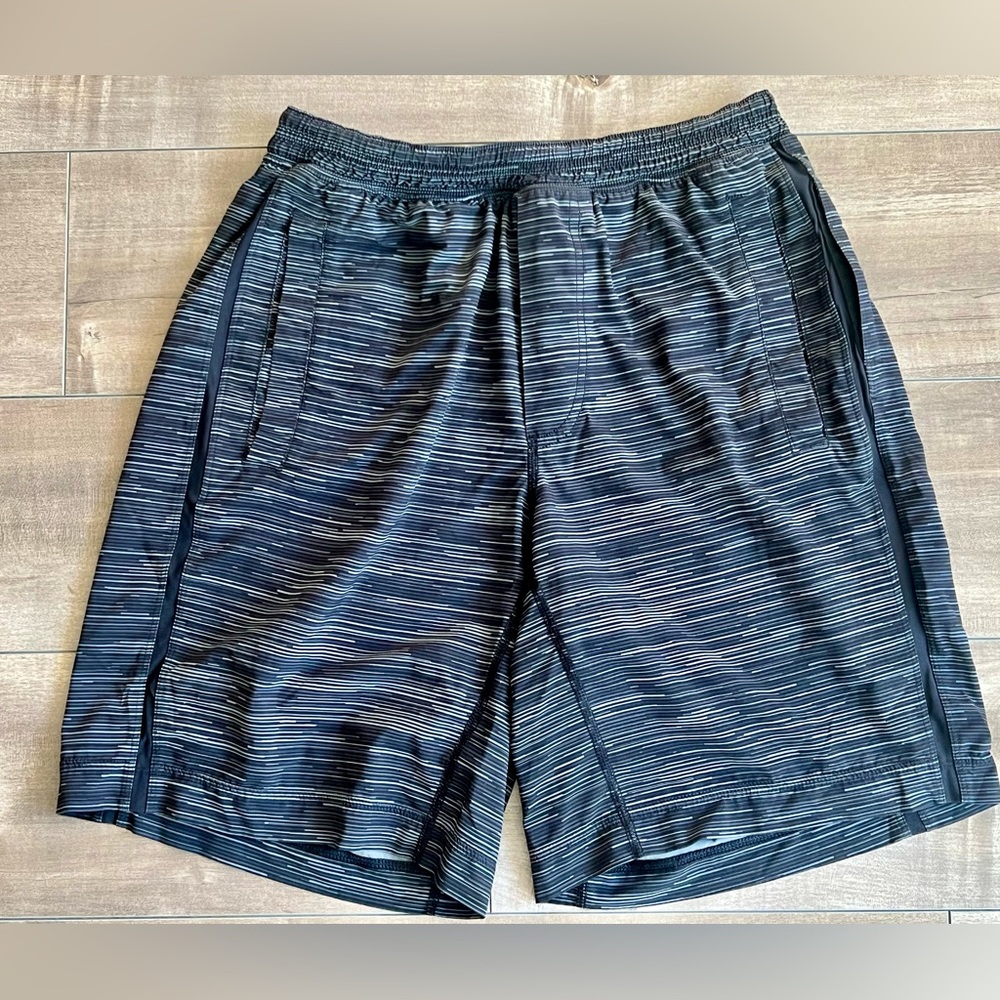 Men’s Lululemon Shorts Size Medium 9” Linerless